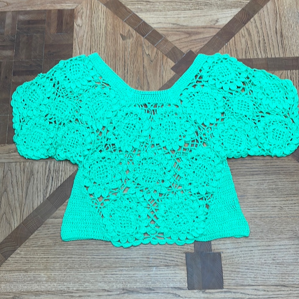 Crochet swing shirt sleeve sweater